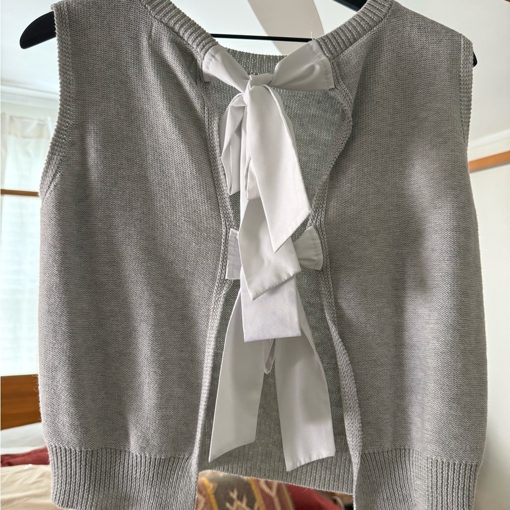 Gray Sleeveless Sweater with Bow Detail